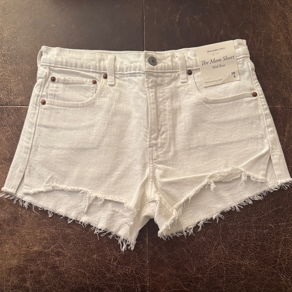 NWT Abercrombie & Fitch The Mom Short White